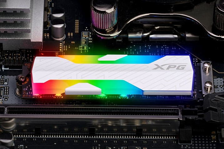  ADATA выпустила твердотельный накопитель XPG SPECTRIX S65G RGB с крупной подсветкой