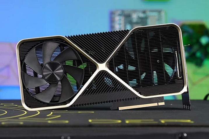 Изучаем первый разбор прототипа видеокарты NVIDIA GeForce RTX TITAN Ada