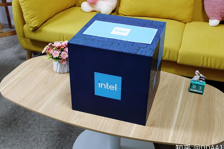 Обозреватели Intel Raptor Lake начали получать уникальные подарочные комплекты