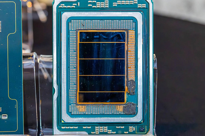 Intel перенесла выпуск серверного семейства Clearwater Forest на 2026 год 