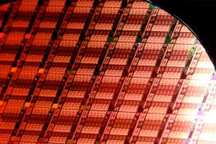 Intel остается крупнейшим производителем полупроводников в мире
