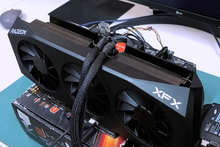 Графический процессор Radeon RX 9070 XT отошёл от платы из-за тяжёлого охлаждения