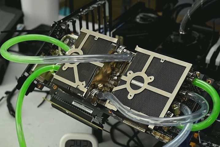 GeForce RTX 2060, охлаждаемая льдом, достигает частоты 2.0 GHz при температуре 13°C