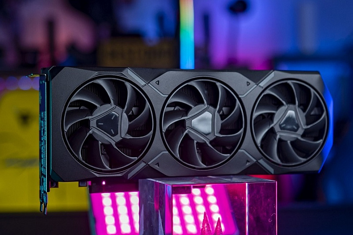 AMD Radeon RX 7900 XT продолжает дешеветь