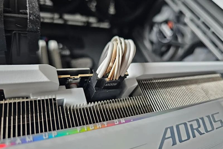 Разъём 12V-2x6 у видеокарты GeForce RTX 5090 нагревается до 91°C при включённом DLSS 5