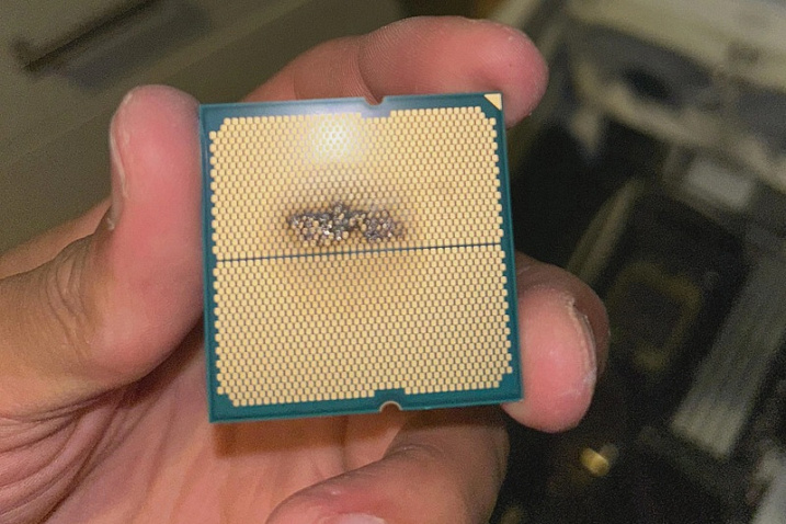 У покупателя Ryzen 7 9800X3D сгорел процессор и сокет материнской платы