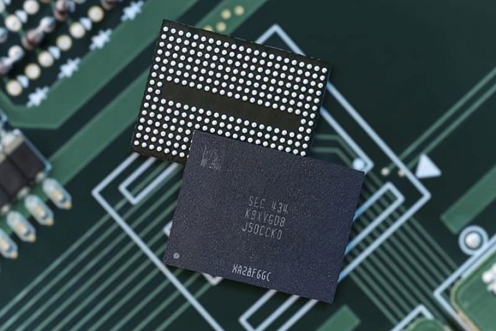 Samsung откладывает выпуск памяти QLC NAND V9 из-за проблем с производительностью