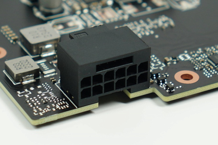 AMD все еще не планирует массово внедрять 12V-2x6 в свои видеокарты
