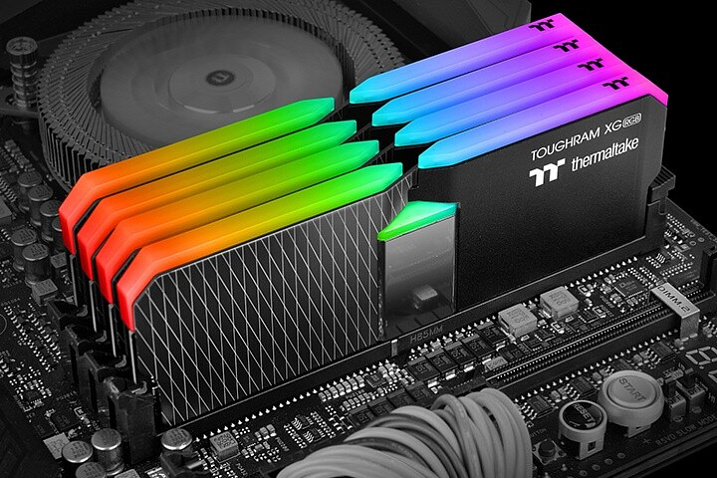 Thermaltake представила оперативную память ToughRAM XG RGB DDR4