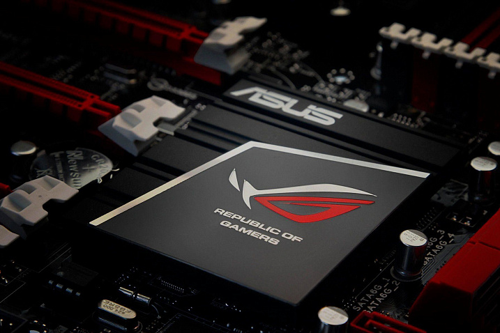 Первые изображения материнских плат ASUS с набором системной логики Z590