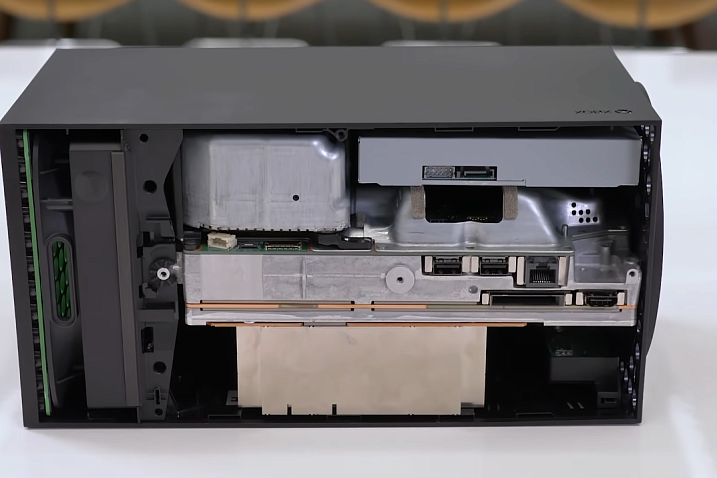 Подробно глядим на внутренности консоли Microsoft Xbox Series X
