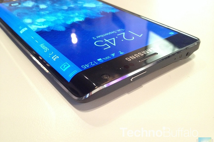 Samsung планирует выпустить Note 5 с загнутым по бокам дисплеем
