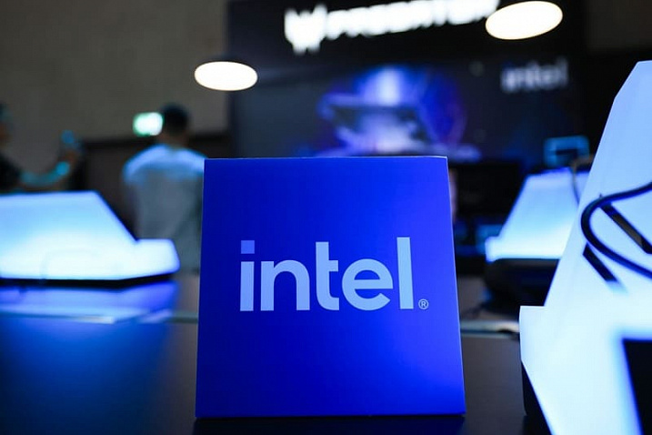 Выручка Intel выросла на 21% благодаря серверному сегменту, а продажи для ПК упали на 5%