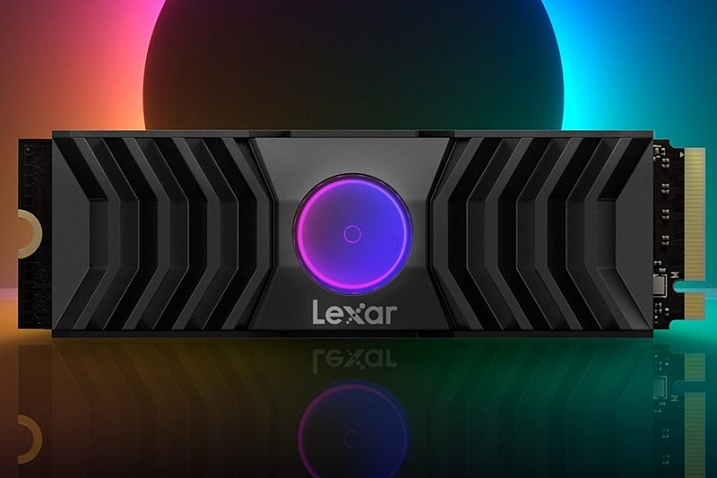 Lexar начала продажи премиального накопителя NM1090 с вентилятором
