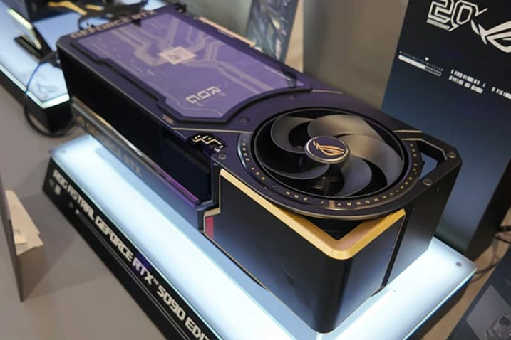 ASUS ROG Astral RTX 5090 Edition 20: AMOLED-дисплей, BTF и 800 Вт