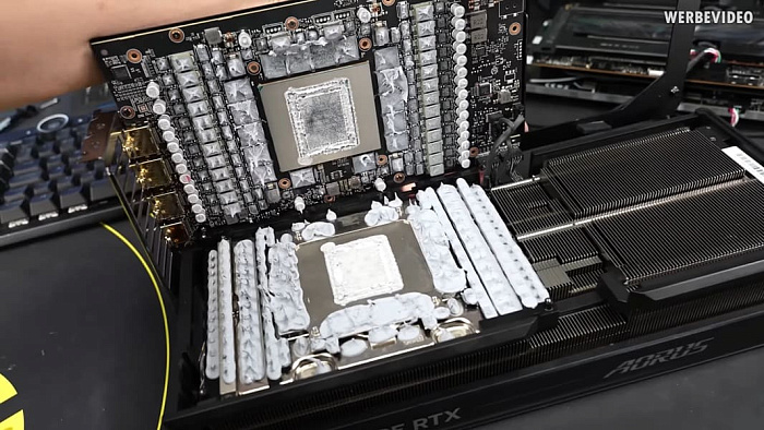Жидкий металл снижает температуру RTX 5090 AORUS MASTER на 5&deg;C