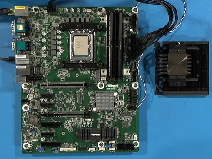 12 P-ядер процессора Core 9 273PQE примерно на 5% лучше Core i9-14900K в играх