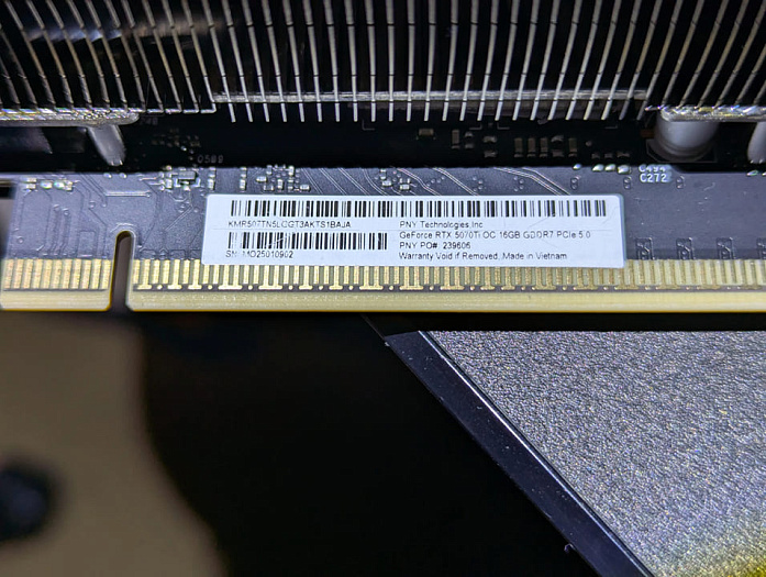 Покупатели видеокарт PNY сталкиваются с нестабильной работой из-за заводских наклеек на контактах PCI Express