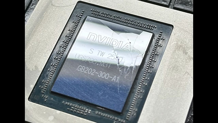 Оверклокер случайно сжигает лимитированную MSI RTX 5090 Lightning Z во время разгона