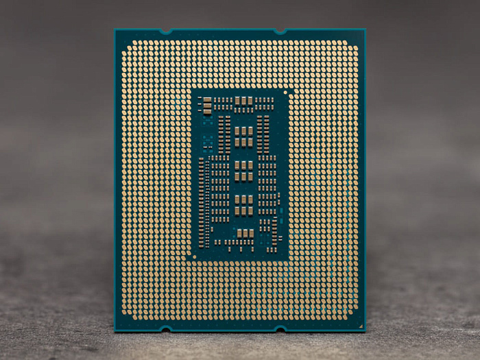 Intel перераспределяет мощности, снижая производство клиентских процессоров