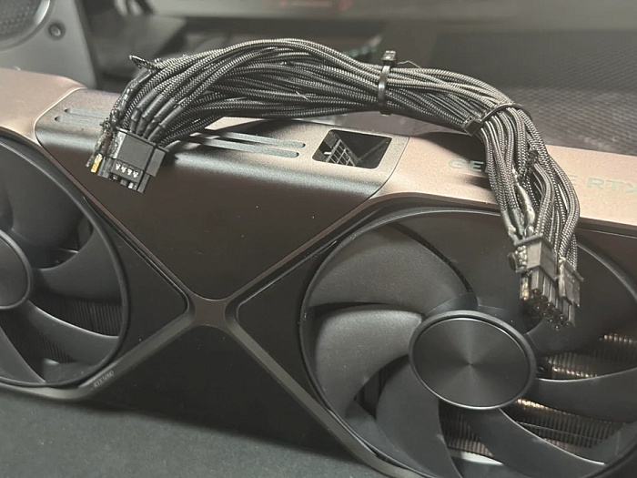 Начали появляться первые сообщения о плавлении 12V-2x6 при использовании RTX 5090  