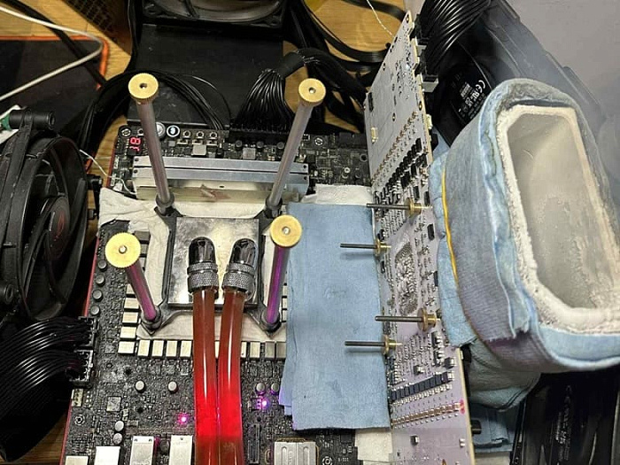  Два разъёма 12V-2x6 позволили GALAX RTX 5090D достичь рекордной частоты