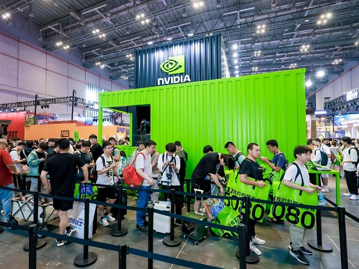 Китайские геймеры стоят в очередях, чтобы купить GeForce RTX 5070/5080 Founders Edition