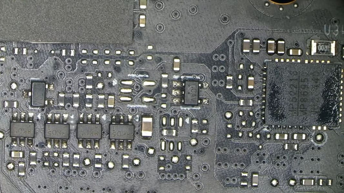 Мастер столкнулся с ранней ревизией RTX 4090, долго пытаясь найти источник проблемы