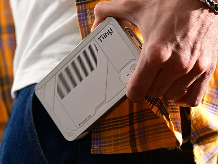 Tiiny AI Pocket Lab &ndash; 190 TOPS производительности при работе с ИИ в крайне компактном исполнении