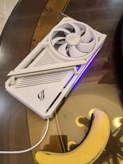 Энтузиаст создал корпус для видеокарты со слотом для модуля памяти DDR5