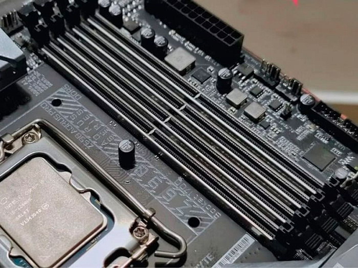 Рост цен на оперативную память обрушил продажи материнских плат