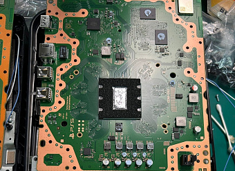 Новые консоли Sony PlayStation 5 получили обновлённое нанесение жидкого металла