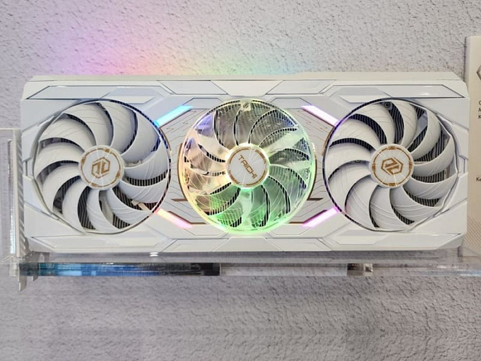 COMPUTEX: ASRock Radeon RX 9070 XT Taichi White с ЖК-дисплеем