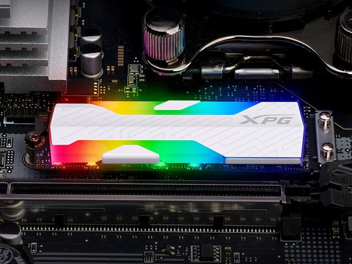  ADATA выпустила твердотельный накопитель XPG SPECTRIX S65G RGB с крупной подсветкой