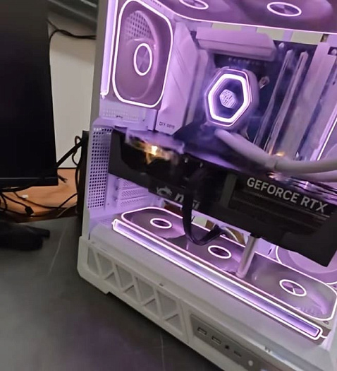 Пользователь запечатлел момент возгорания игрового флагмана GeForce RTX 5090