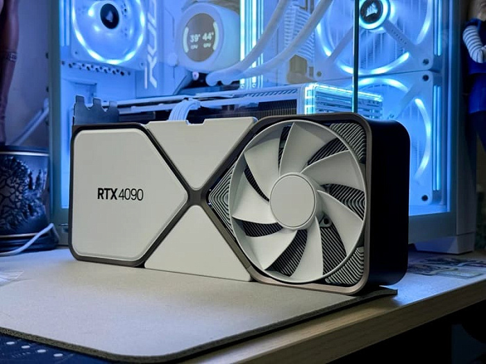 Кастомная белая видеокарта GeForce RTX 5080 FE отлично вписывается в белую систему Кастомная белая видеокарта GeForce RTX 5080 FE отлично вписывается в белую систему