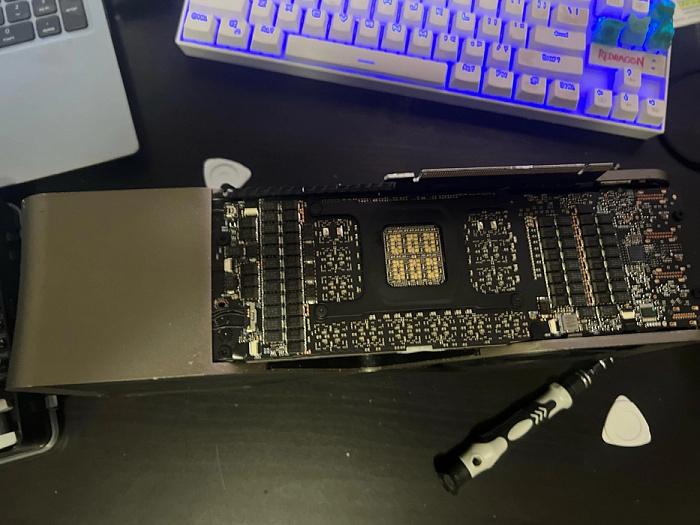 Инженерный образец GeForce RTX 4090 Ti был найден в мусорке