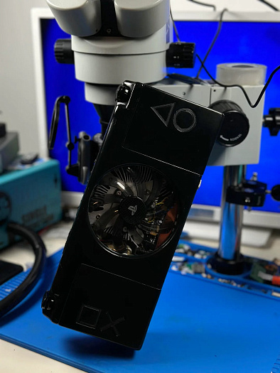 Энтузиаст превратил Sony PlayStation 4 Slim в портативную консоль