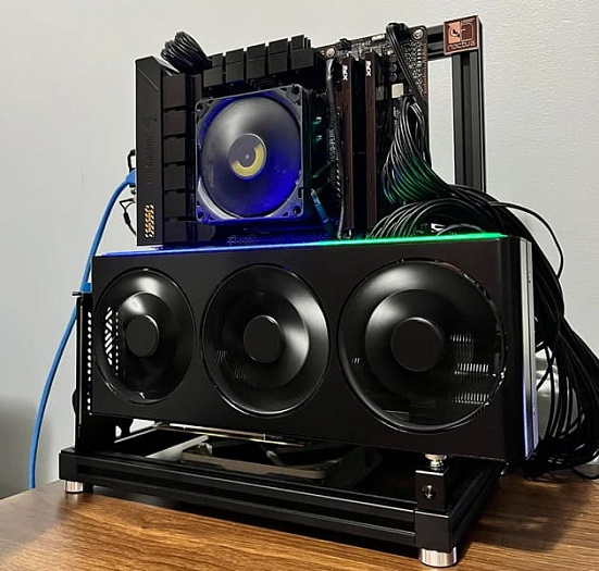 Лист винила превратил SAPPHIRE RX 7800 XT NITRO+ в абсолютно чёрную видеокарту