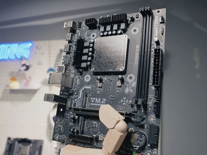 ERYING начала продажи материнской платы с мобильными процессорами Intel Core Ultra 200H