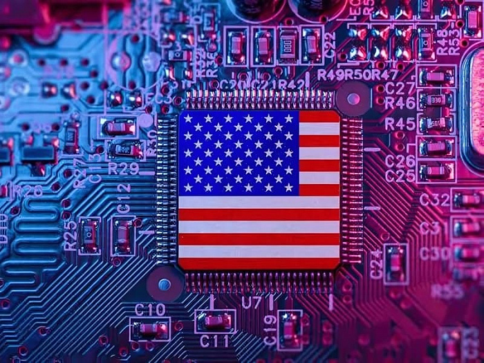 США вводят 100% пошлину на полупроводники из других стран