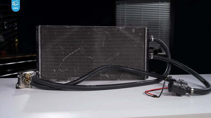 Энтузиаст использовал радиатор от BMW M4 для охлаждения AMD Threadripper PRO 9995WX