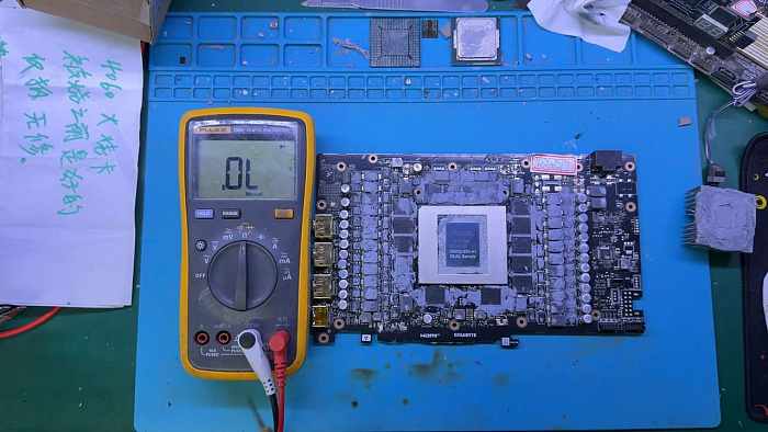 Мастер вернул к жизни GeForce RTX 5090D с полностью отломанным разъёмом PCIe