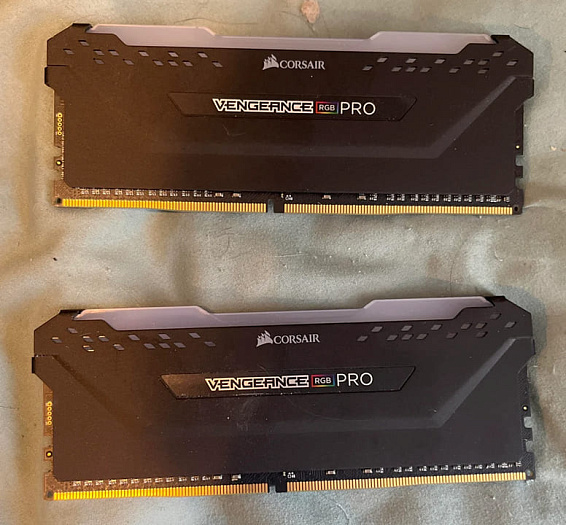 Любитель рыться в контейнере с электронными отходами нашёл 64 Гбайта DDR4