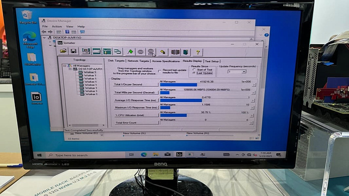 Карта расширения Ultran может работать с 28 накопителями M.2