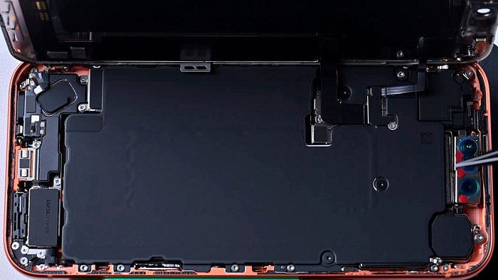 Энтузиаст модифицировал хранилище iPhone 17 Pro Max, увеличив объём с 256 Гбайт до 2 Тбайт Энтузиаст модифицировал хранилище iPhone 17 Pro Max, увеличив объём с 256 Гбайт до 2 Тбайт