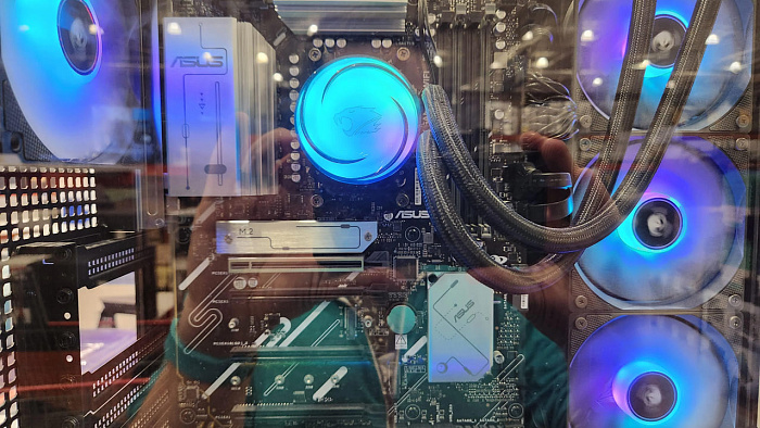 Магазины начали вынимать из витринных экземпляров ПК память и видеокарты