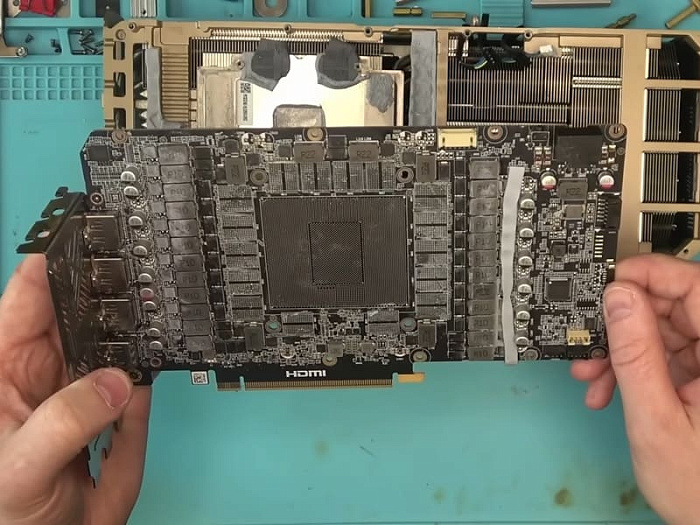 Пользователь купил NVIDIA GeForce RTX 5090 за $2000, у которой нет процессора и памяти