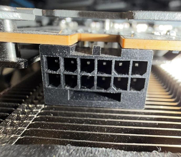 Ещё одна видеокарта SAPPHIRE RX 9070 XT пострадала от плавления разъёма 12V-2x6