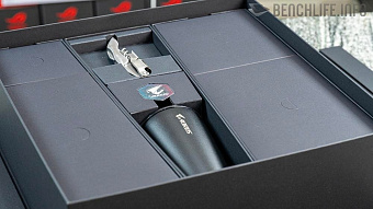 Комплект поставки платы X870E AORUS XTREME X3D AI TOP включает термокружку и штопор Комплект поставки платы X870E AORUS XTREME X3D AI TOP включает термокружку и штопор